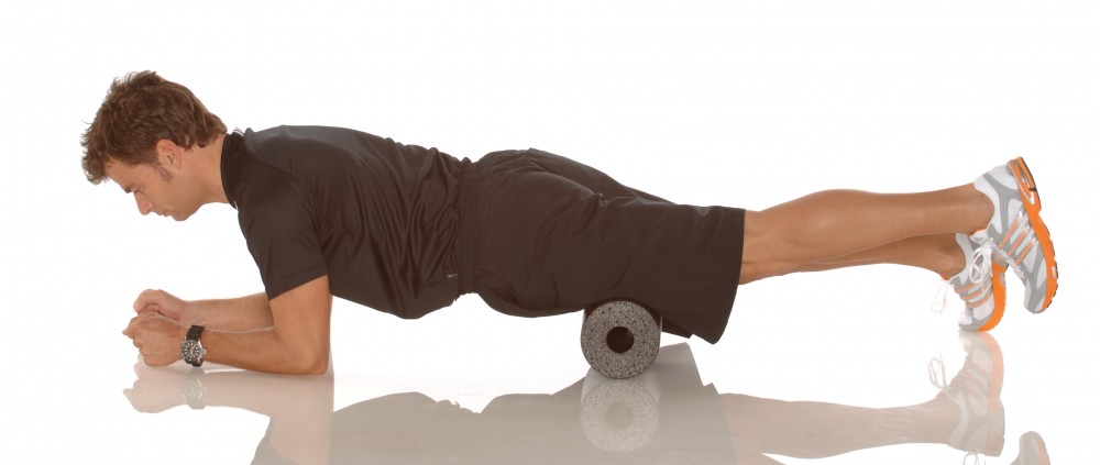 homme en position de gainage avec backroll