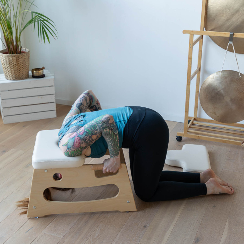 sirsc-kopfstandhocker-bodhi-yoga-anwendung-3.jpg